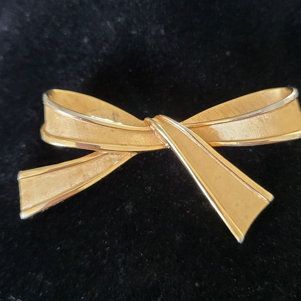 Vintage Trifari Bow Brooch